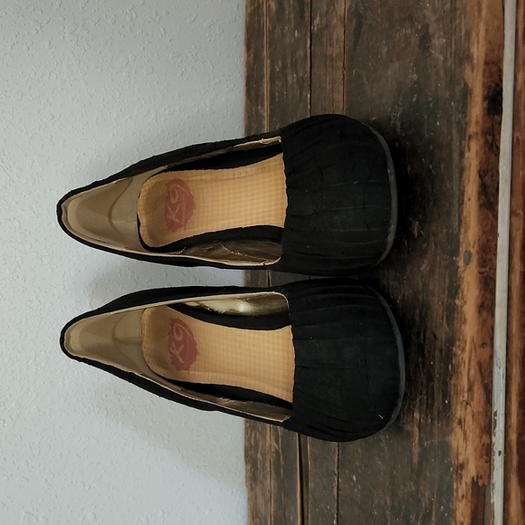 Heels - Picture 2 of 3